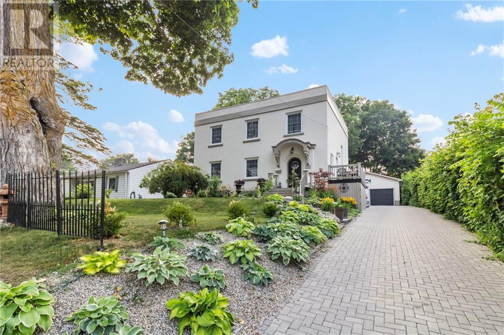 548 DIBBLE STREET W