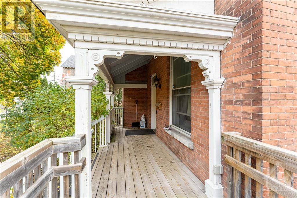 255 MACKAY STREET