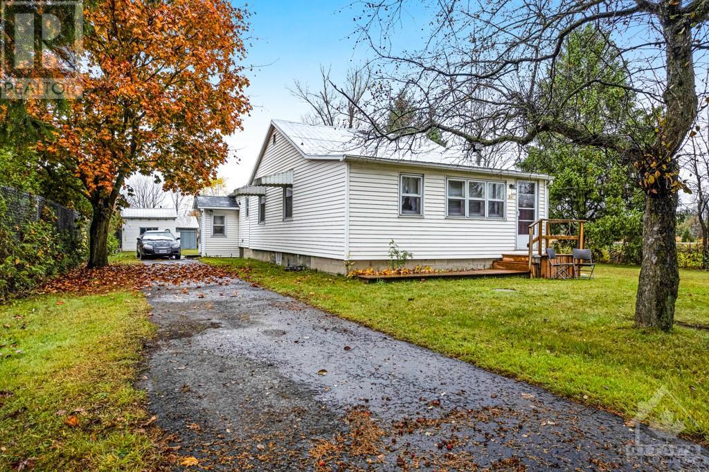 647 VAN BUREN STREET