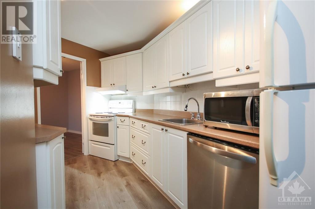 1081 AMBLESIDE DRIVE UNIT#1604, #1604