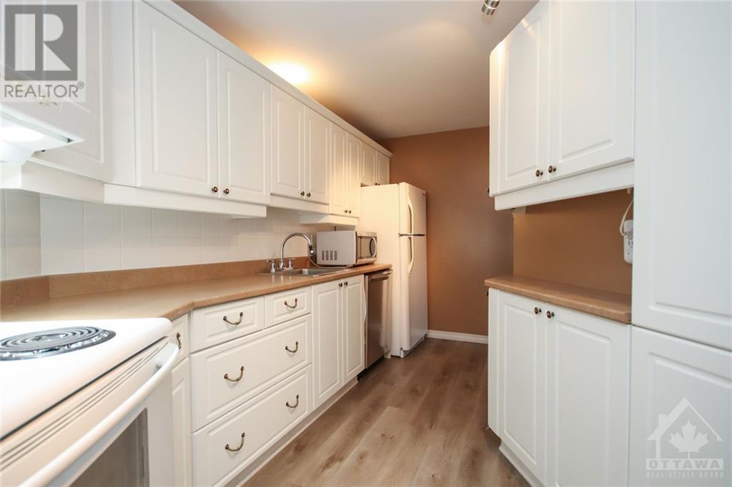 1081 AMBLESIDE DRIVE UNIT#1604, #1604