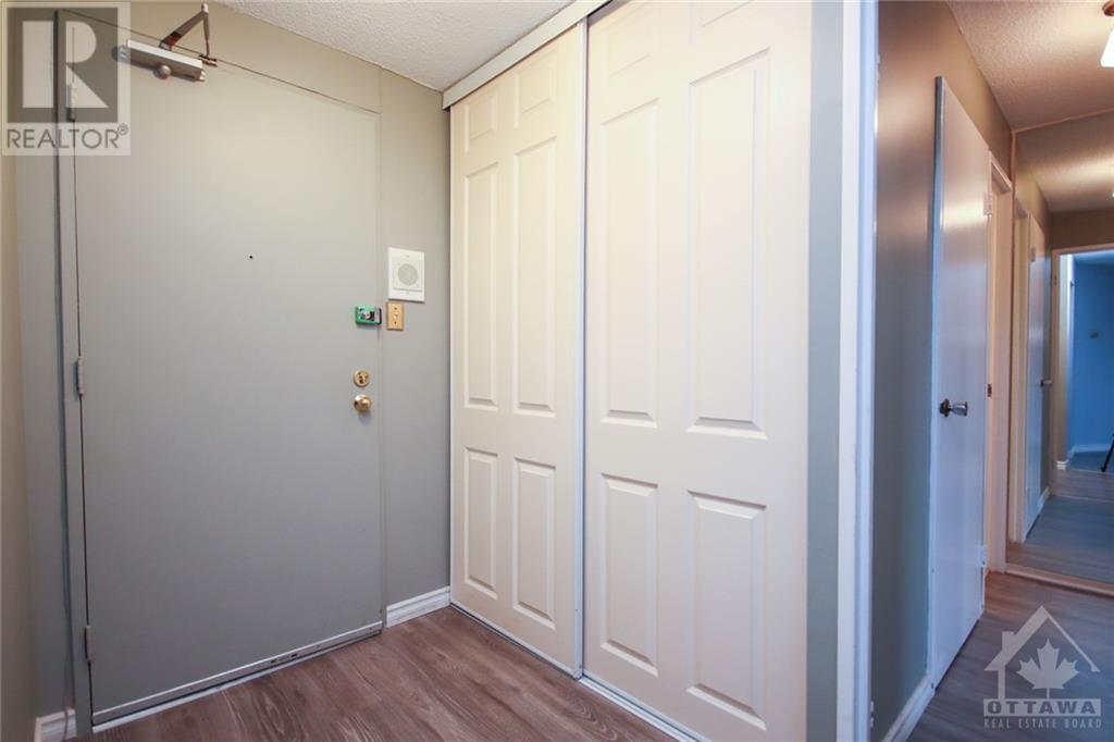 1081 AMBLESIDE DRIVE UNIT#1604, #1604