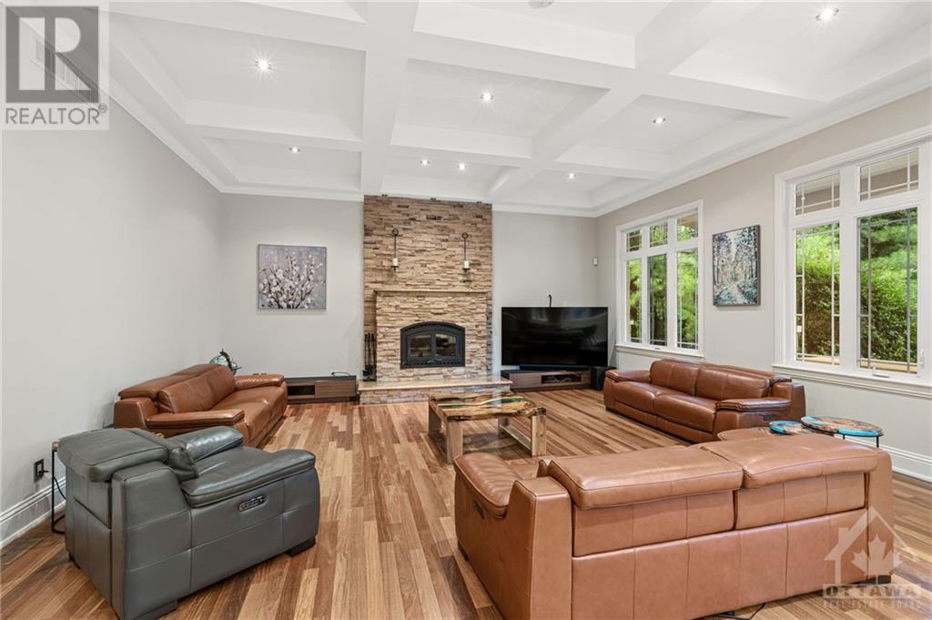 5800 QUEENSCOURT CRESCENT