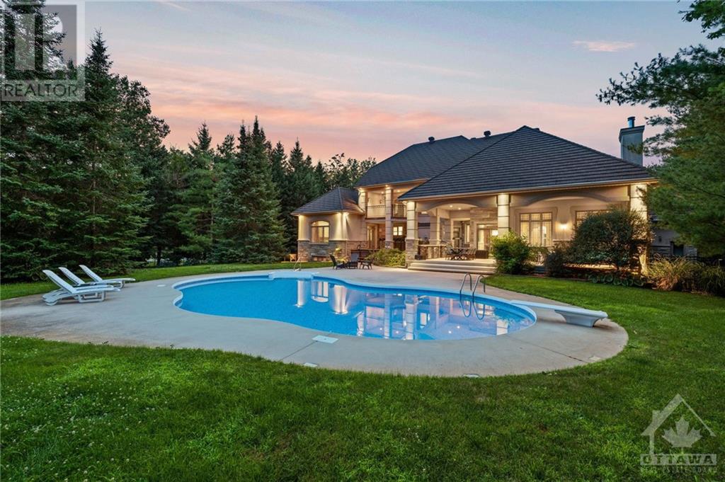5800 QUEENSCOURT CRESCENT