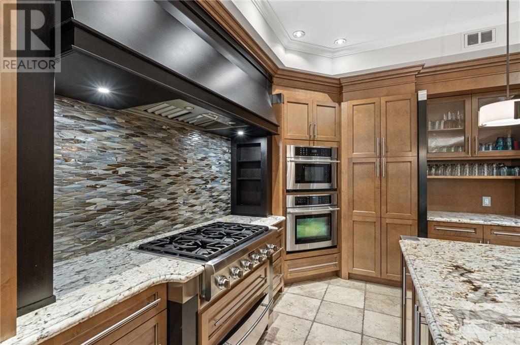 5800 QUEENSCOURT CRESCENT