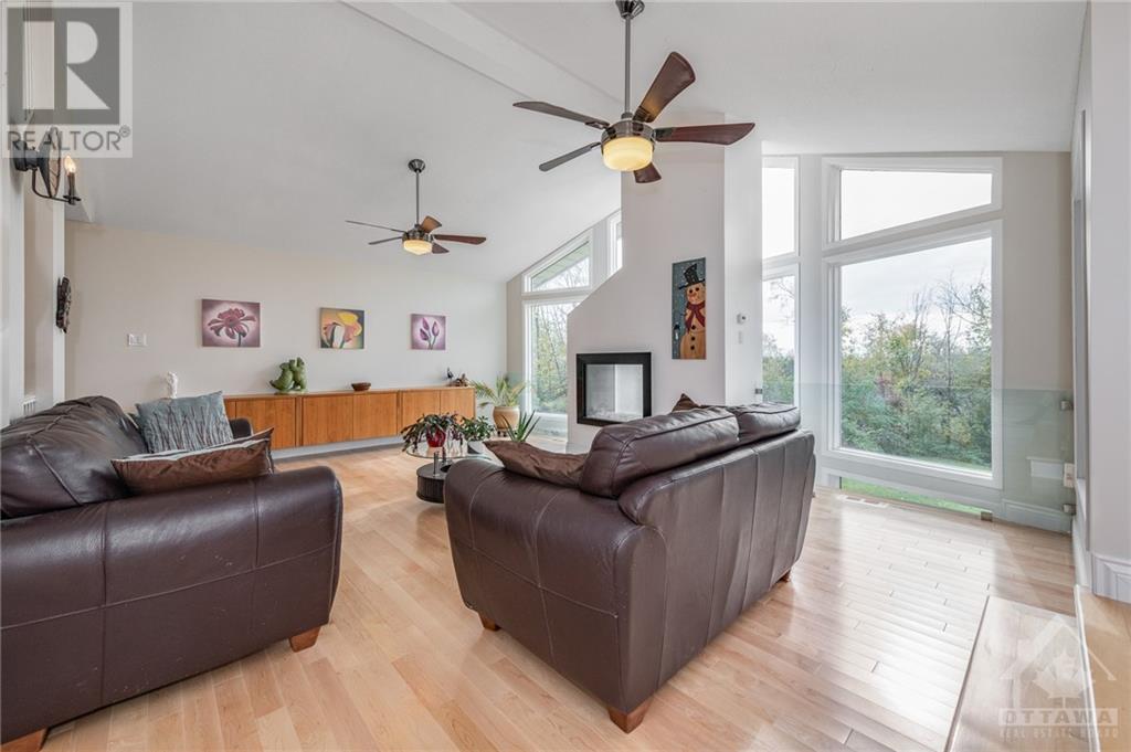 1238 BARNWELL CRESCENT