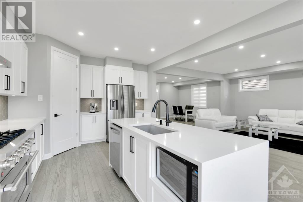 935 LAKERIDGE DRIVE