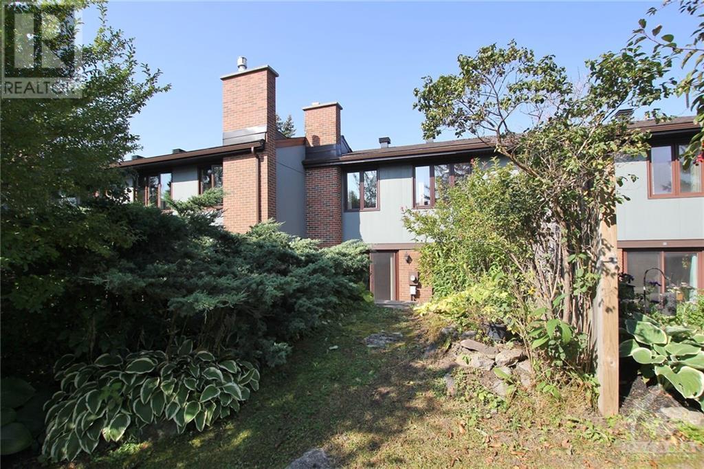4 SELYE CRESCENT