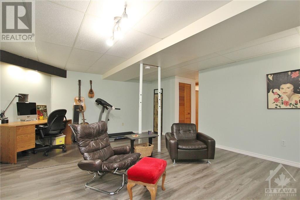 4 SELYE CRESCENT