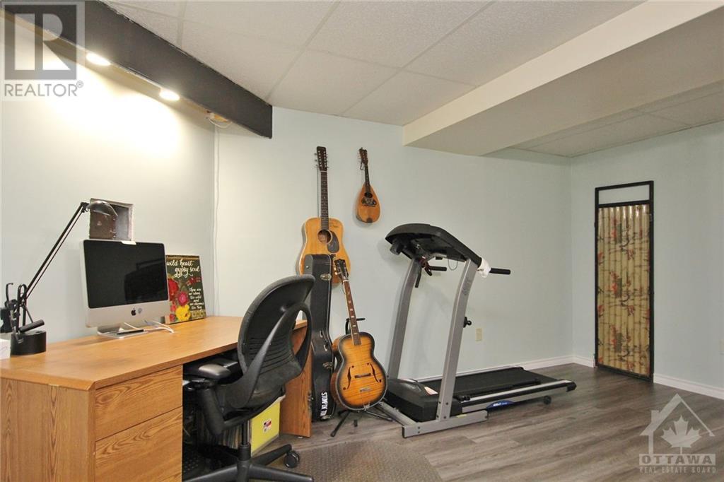 4 SELYE CRESCENT
