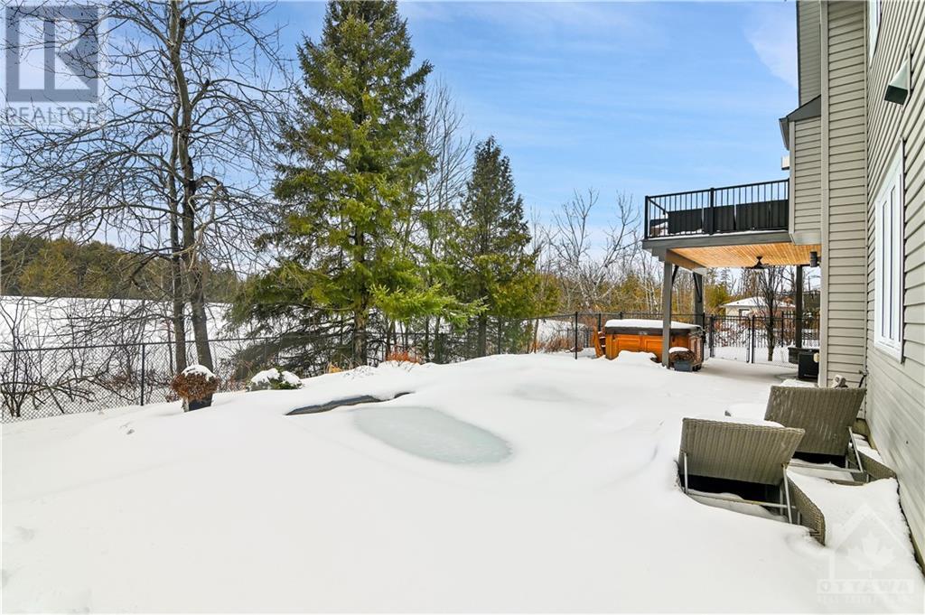 646 BIRCHLAND CRESCENT
