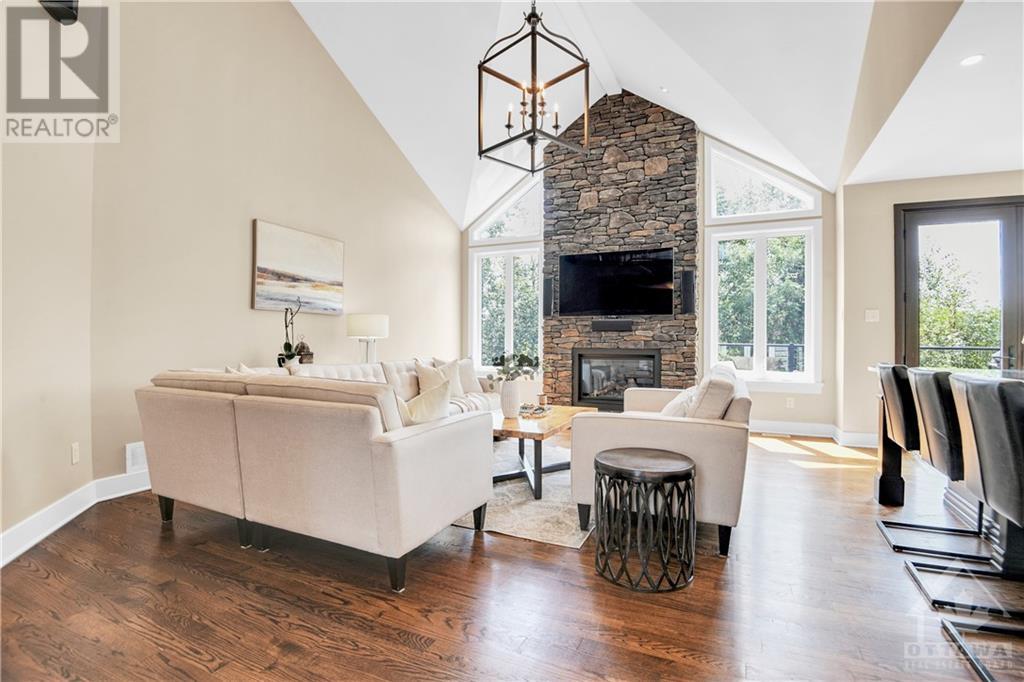 646 BIRCHLAND CRESCENT