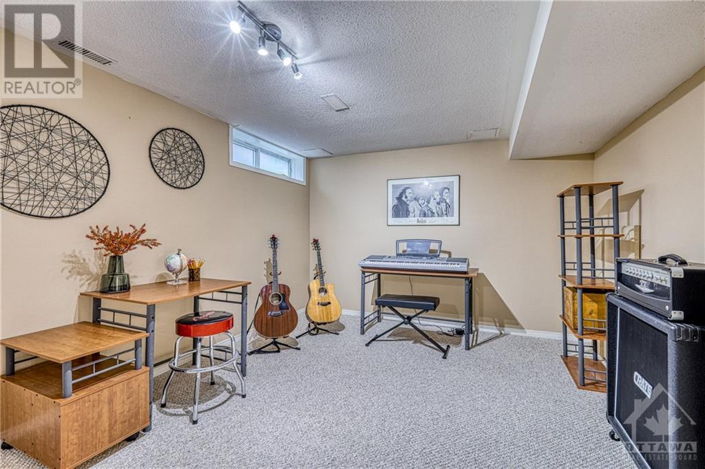 44 SUMMERWIND CRESCENT
