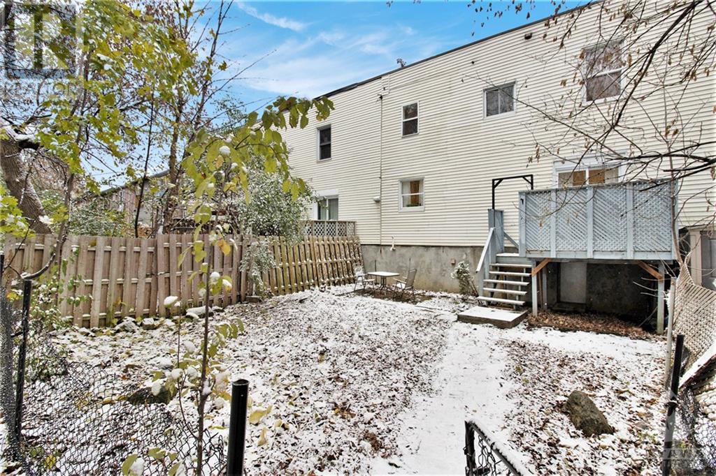 327 CRICHTON STREET