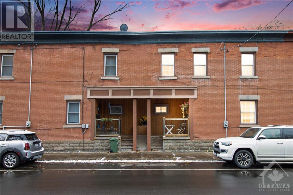 327 CRICHTON STREET