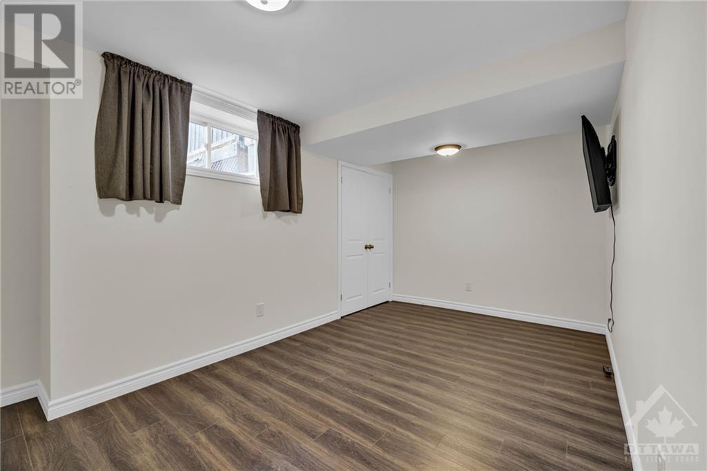 900 WILDCARROT CRESCENT