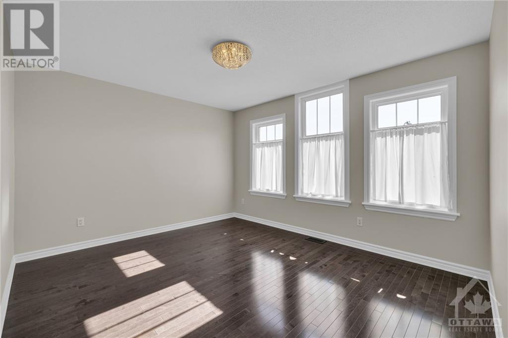 900 WILDCARROT CRESCENT