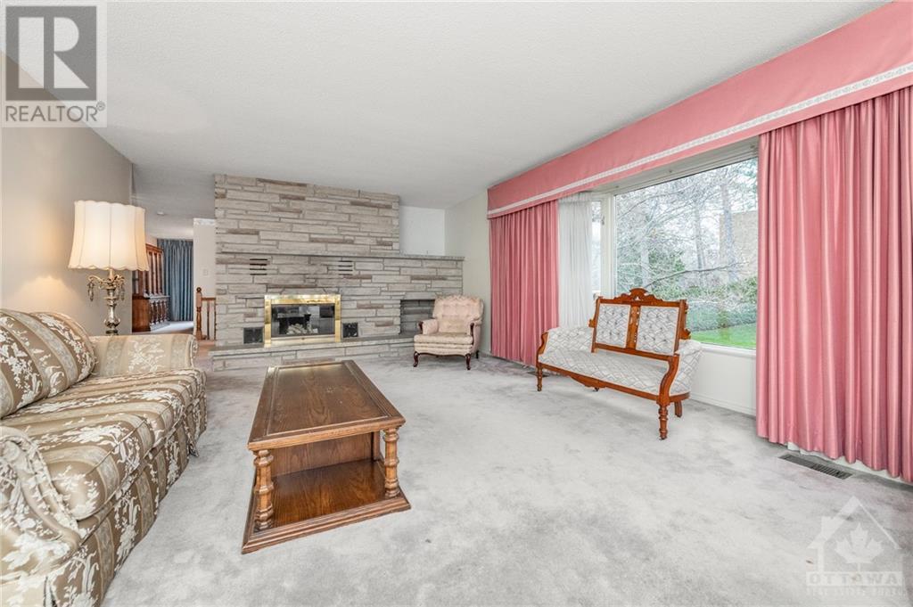 3 STONEHEDGE PARK