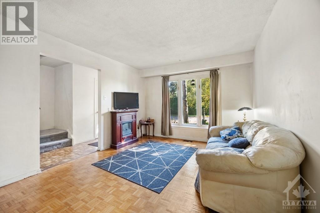 2492 AUTUMN HILL