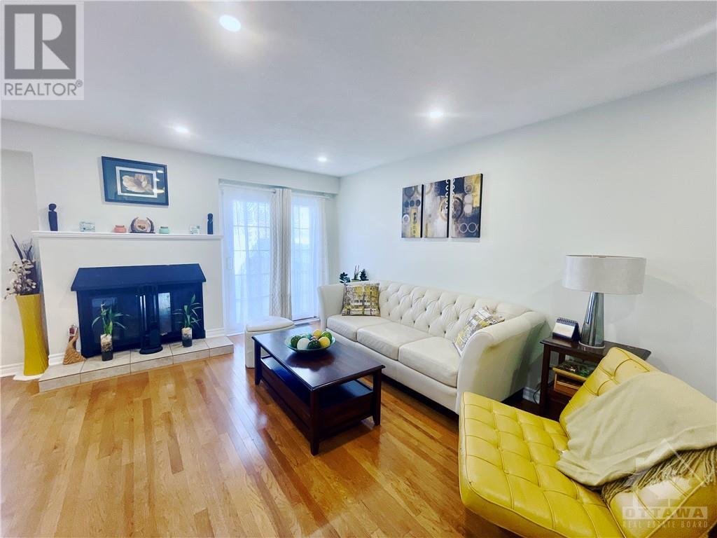 293 FERNLEAF CRESCENT