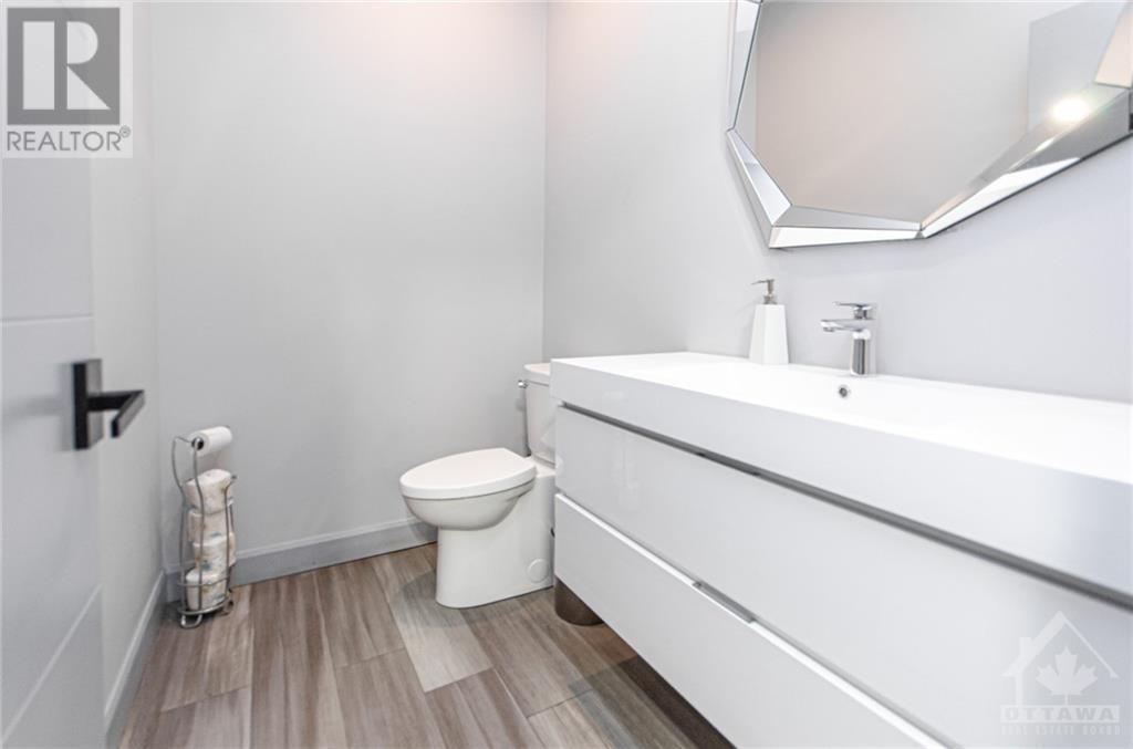 1765 COURTWOOD CRESCENT UNIT#B, #B