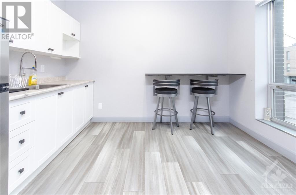 1765 COURTWOOD CRESCENT UNIT#B, #B