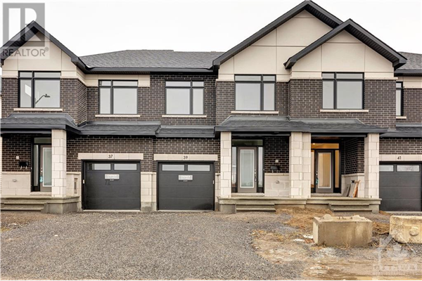 39 MOOSONEE CRESCENT, Manotick