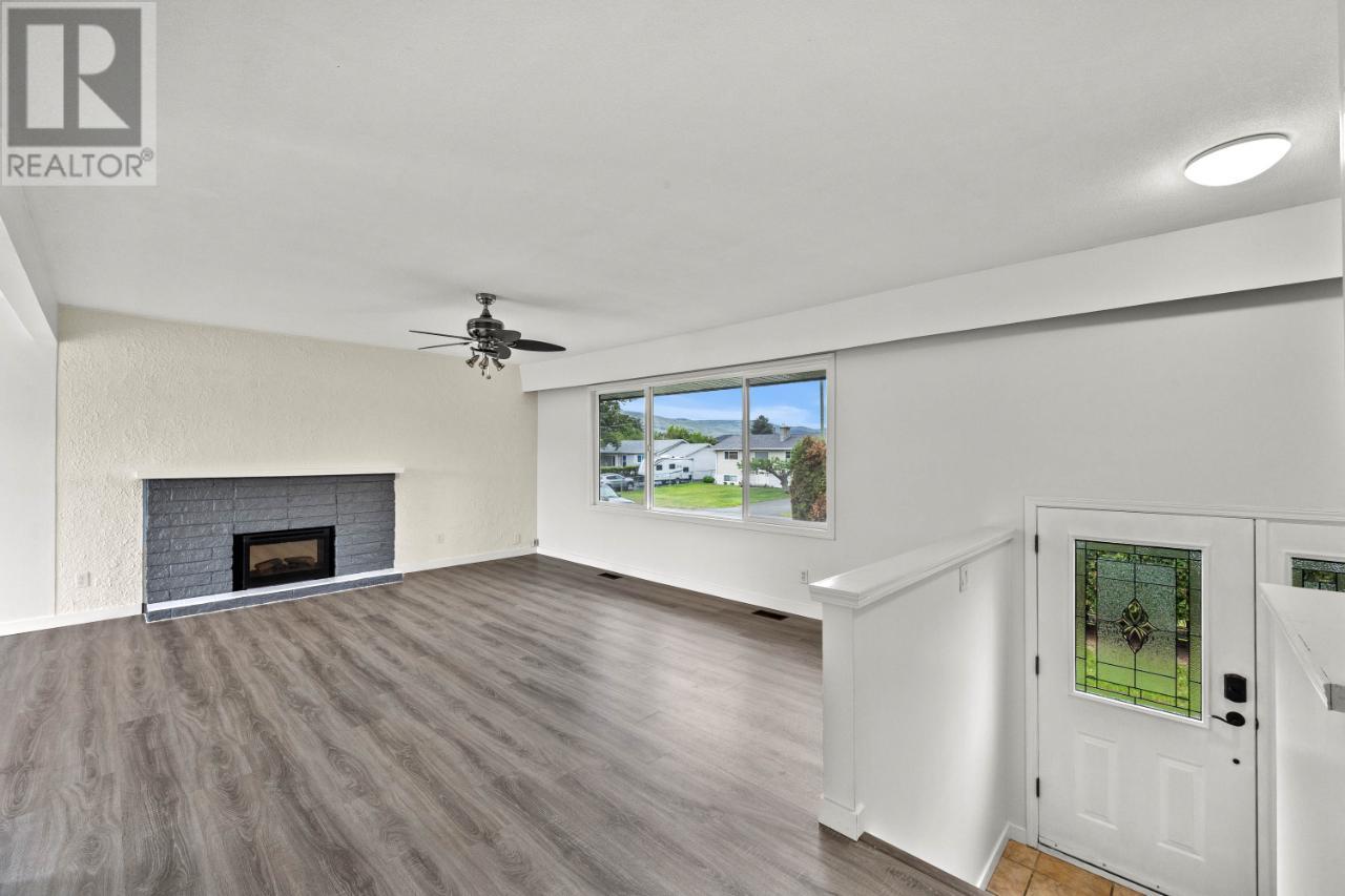 Listing 172951 - Large Photo # 3