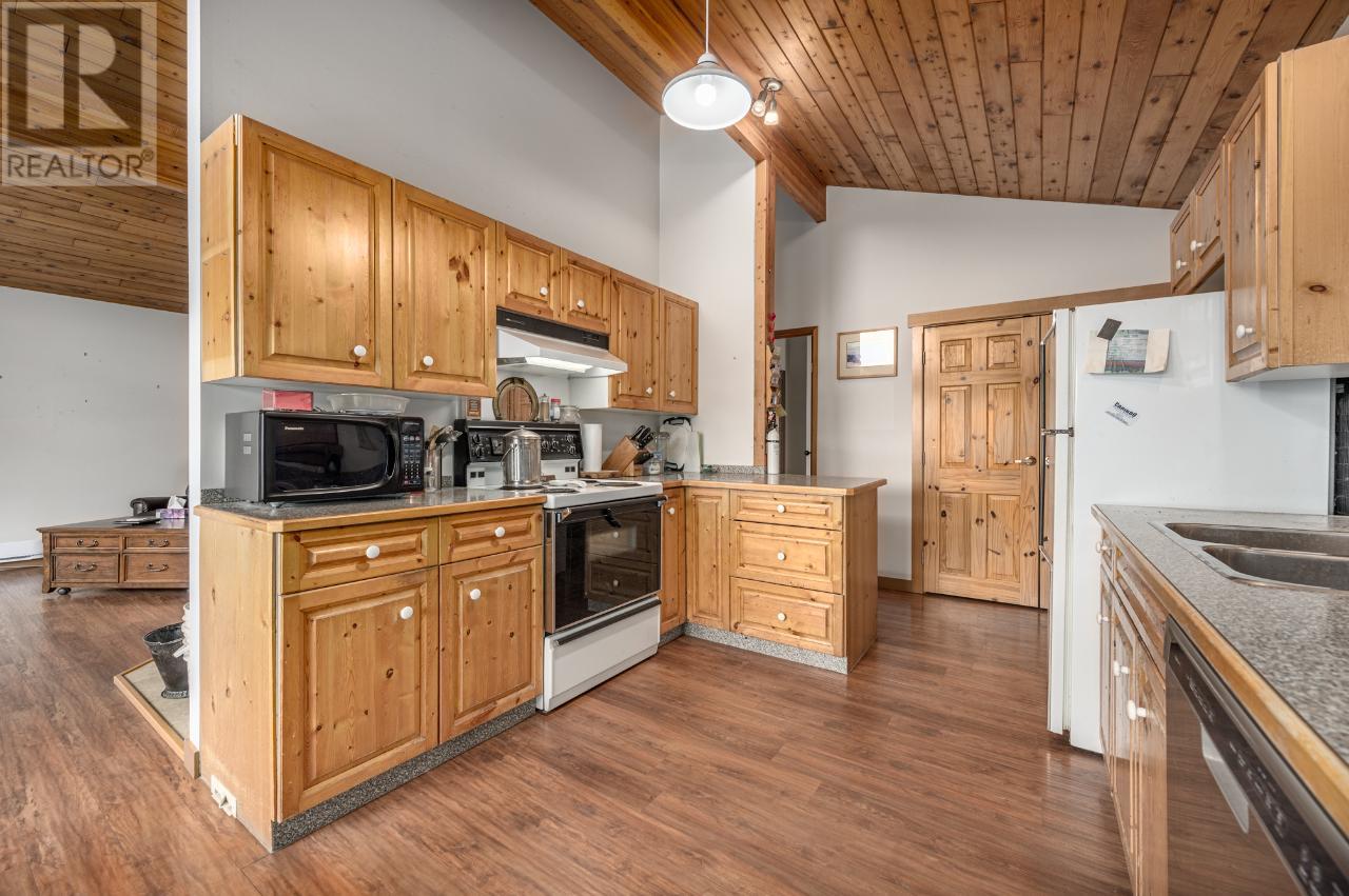 Listing 172978 - Large Photo # 4