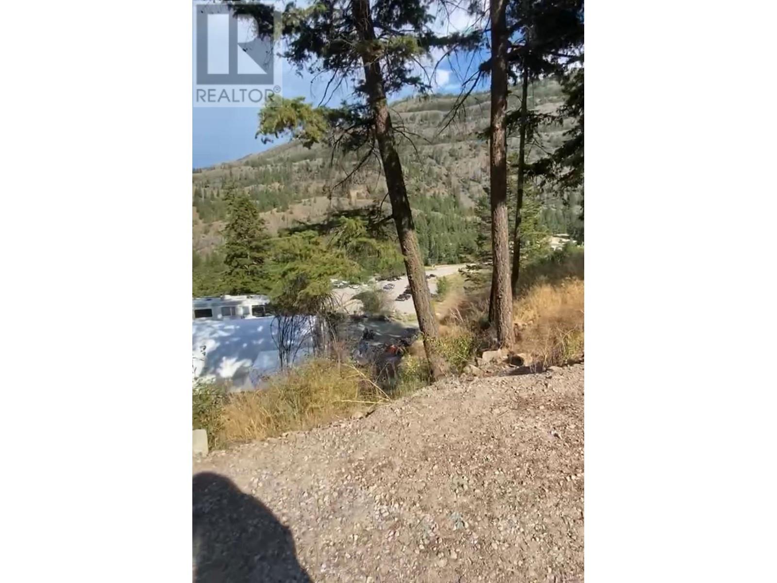 102 TWIN LAKES Road