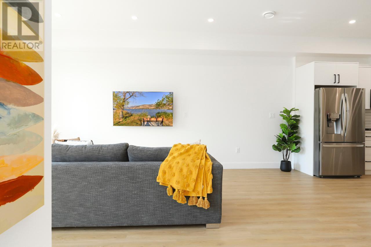 850 RAILWAY Lane Unit# 102/103, #102/103