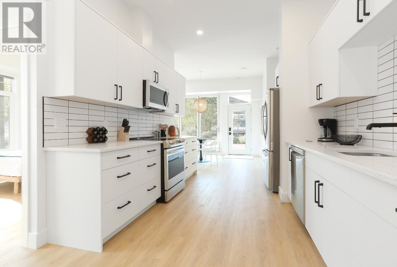 850 RAILWAY Lane Unit# 102/103, #102/103