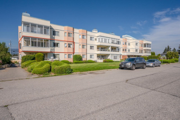 #208 965 KING Street,, Penticton