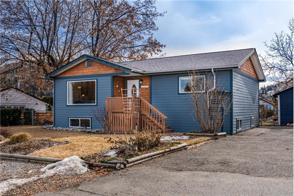 10919 YOUNG Street,, Summerland