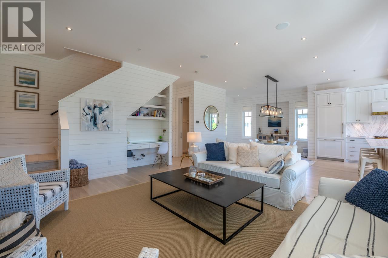 15419 LAKESHORE Drive Unit# 4, #4