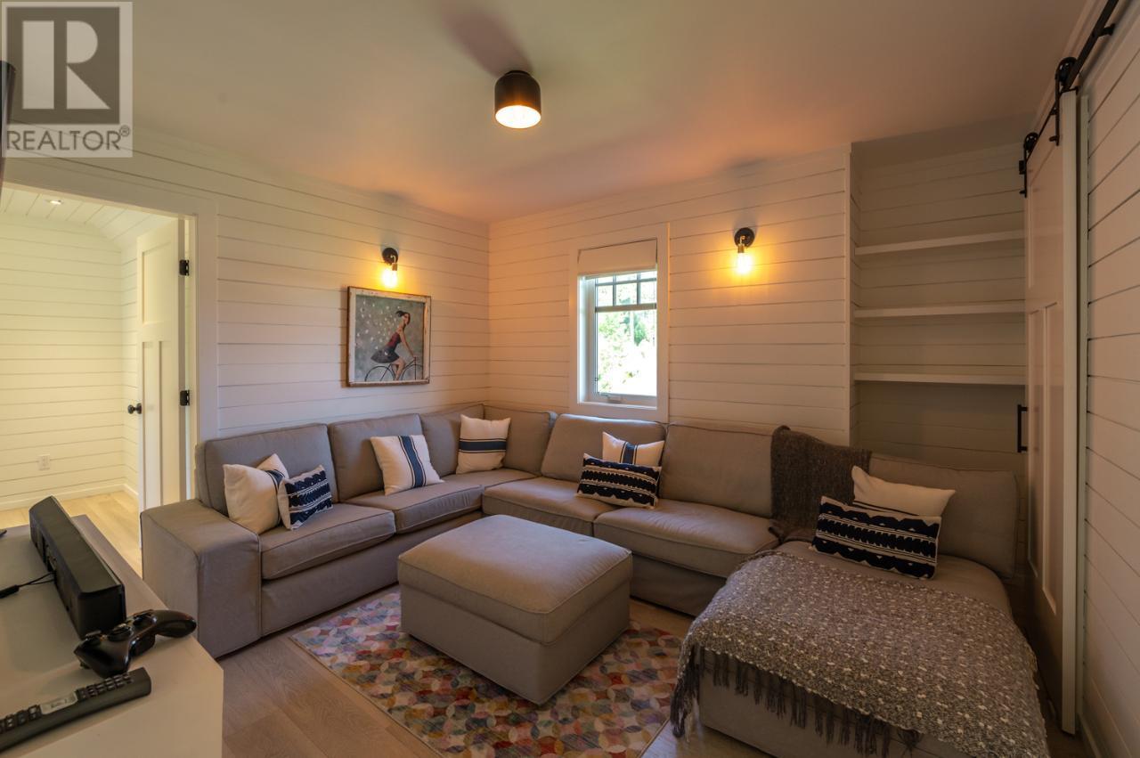 15419 LAKESHORE Drive Unit# 4, #4