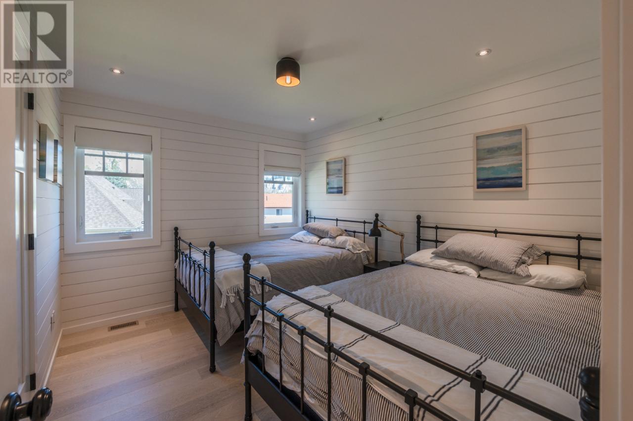 15419 LAKESHORE Drive Unit# 4, #4