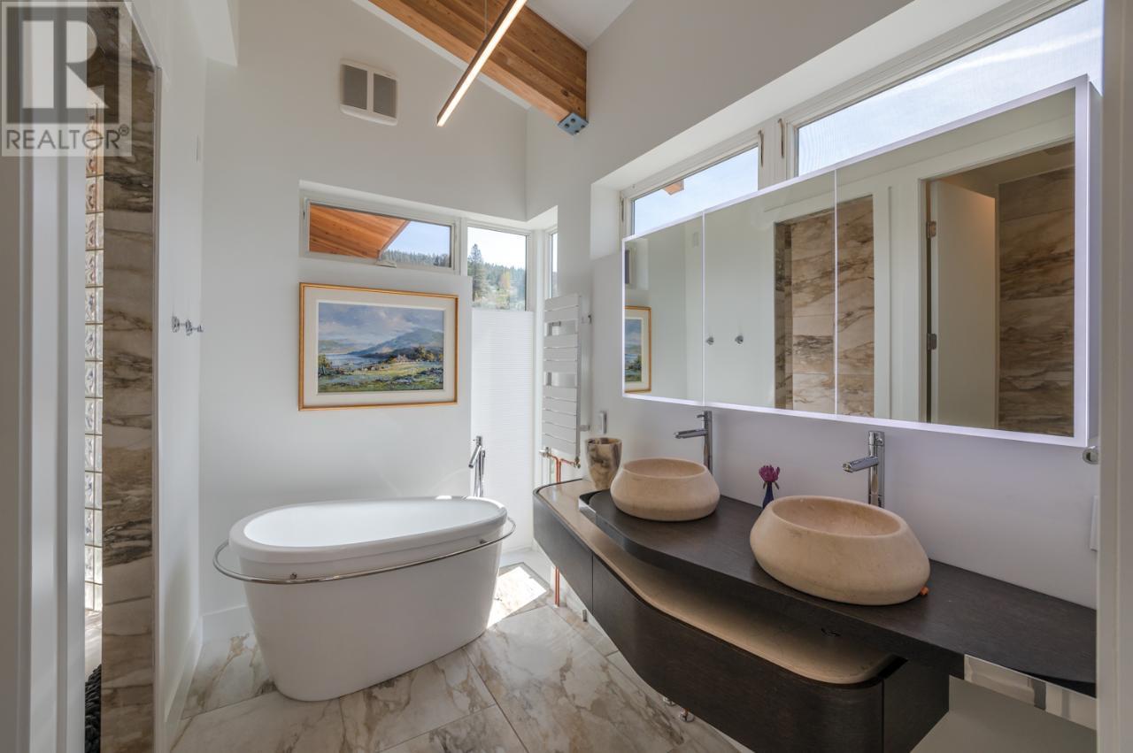 2185 NARAMATA Road