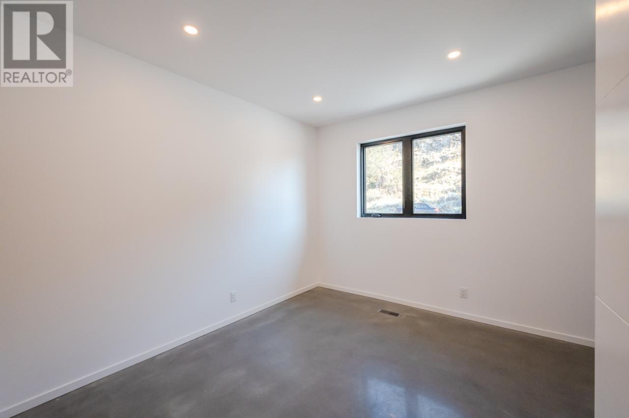 142 VINTAGE Boulevard