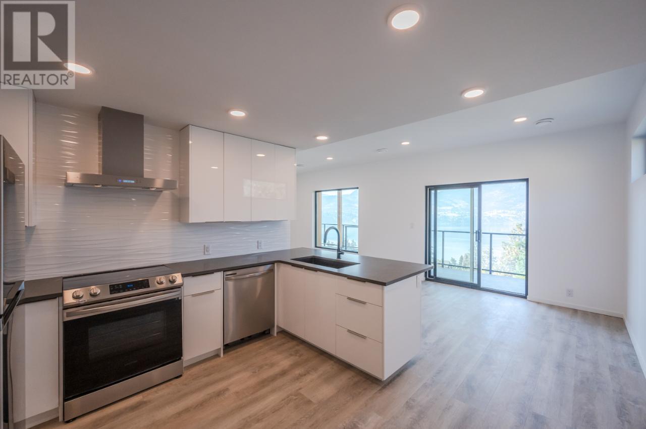 142 VINTAGE Boulevard