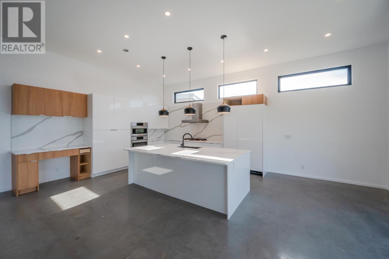 142 VINTAGE Boulevard