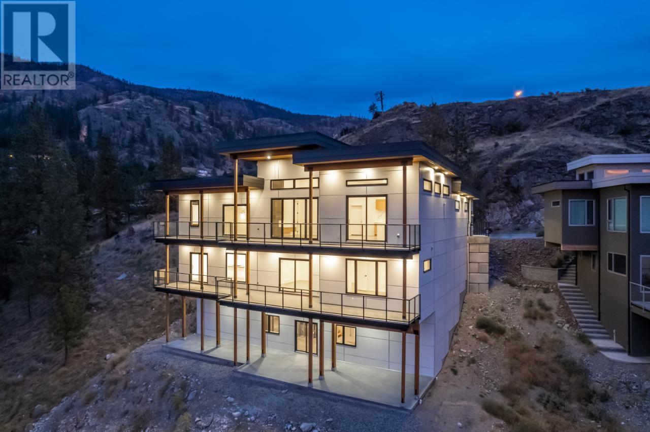 142 VINTAGE Boulevard