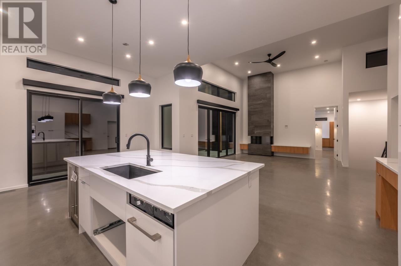142 VINTAGE Boulevard