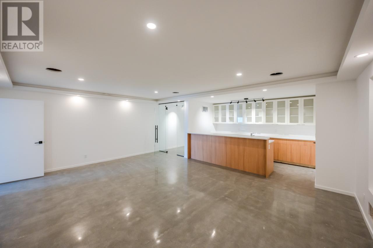 142 VINTAGE Boulevard