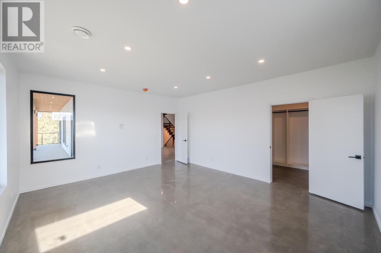 142 VINTAGE Boulevard