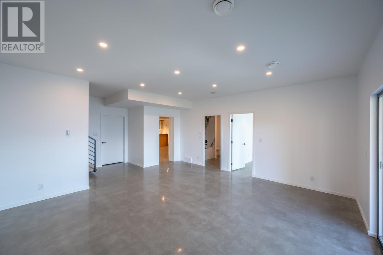 142 VINTAGE Boulevard