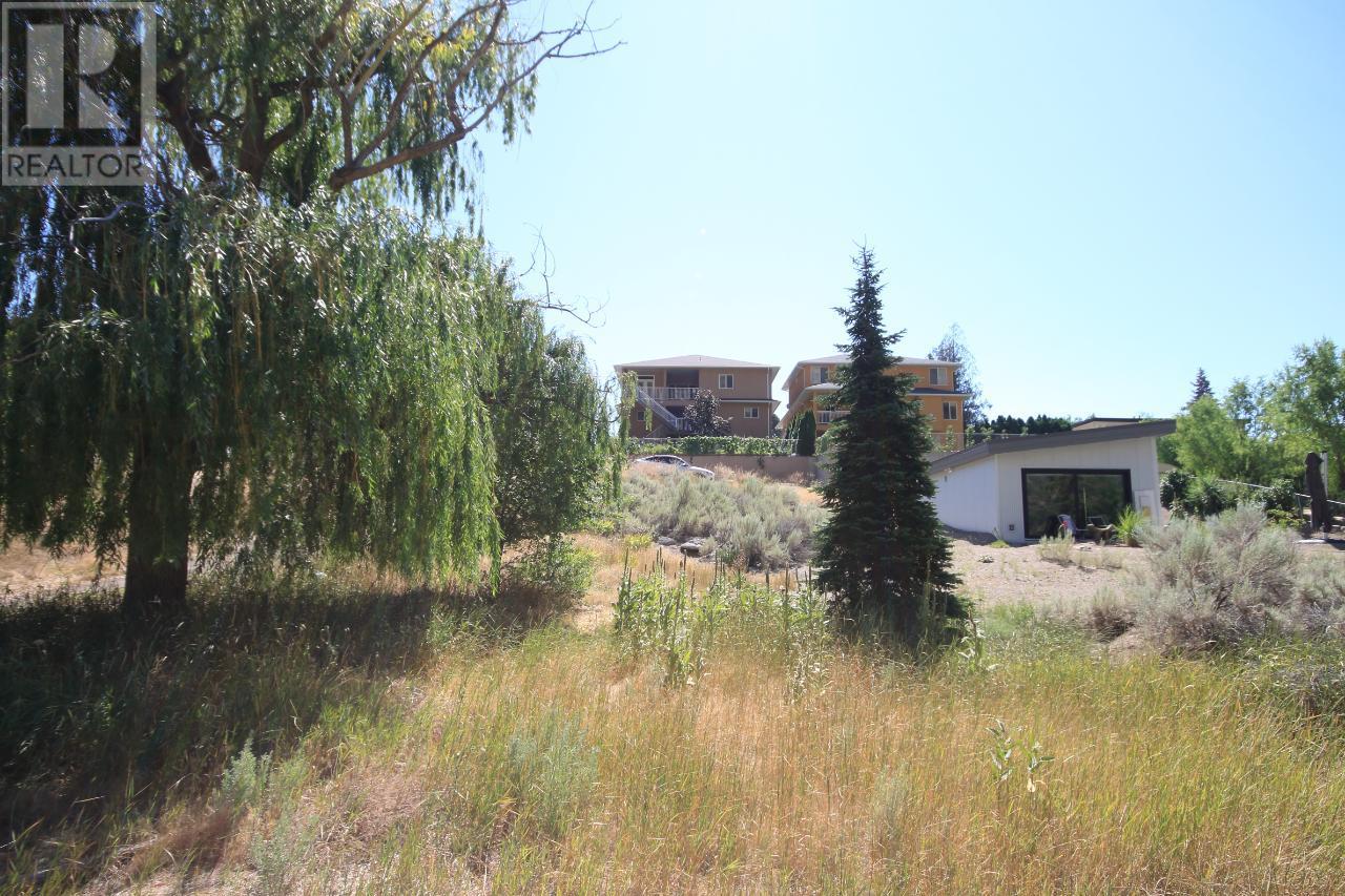 910 ROCKCLIFFE Road