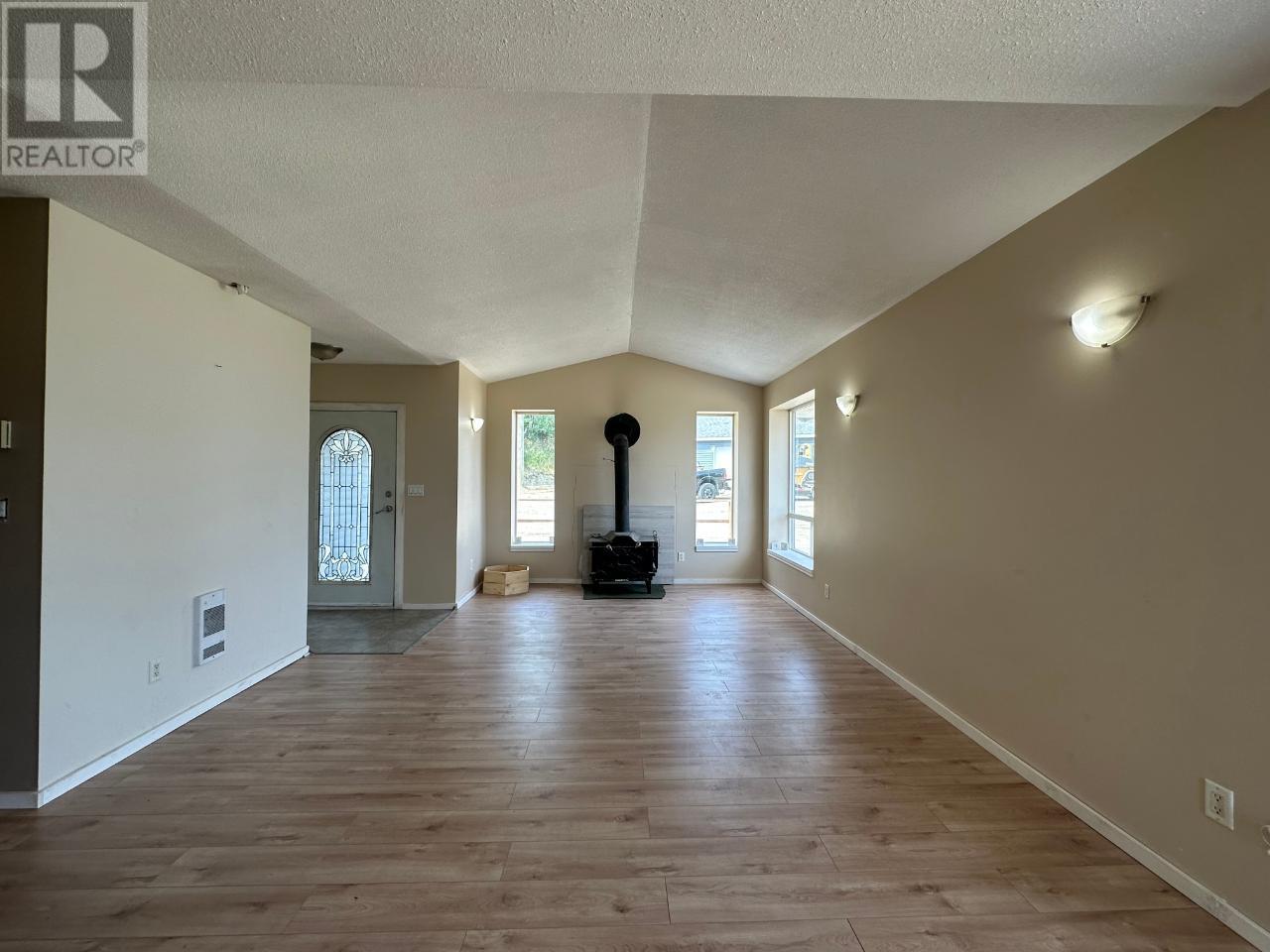 4652 ROSE Crescent