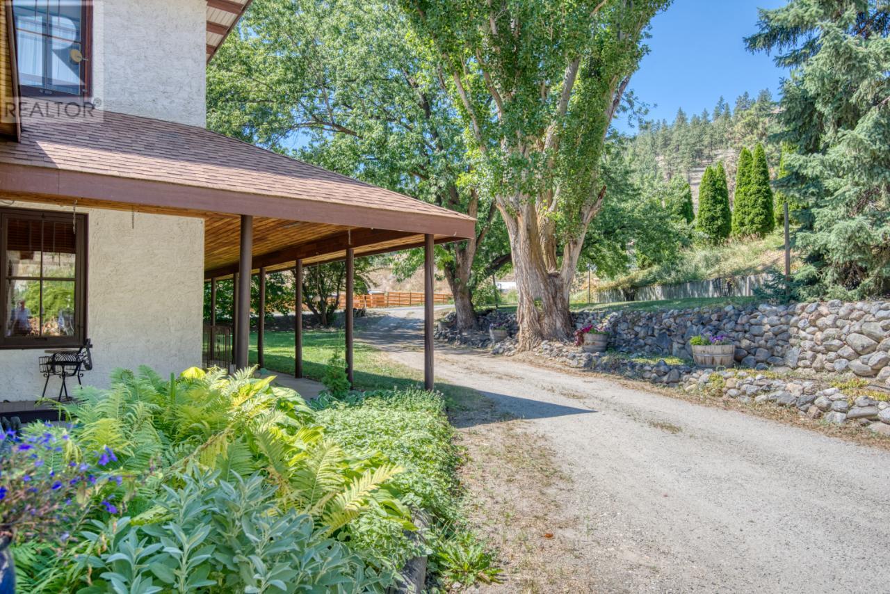 8617 VICTORIA Road