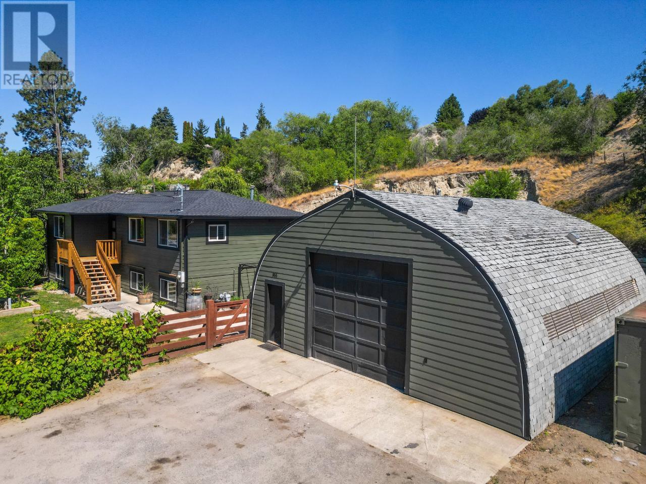 855 ROBINSON Avenue